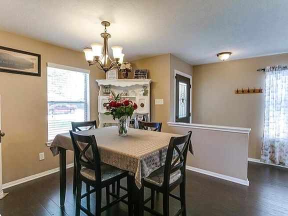 2nd image of 2511 Desert Sage Dr