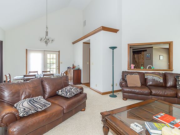 4th image of 1184 Chapman Dr