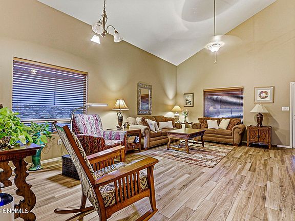 3rd image of 2547 Prado Del Sol Ave