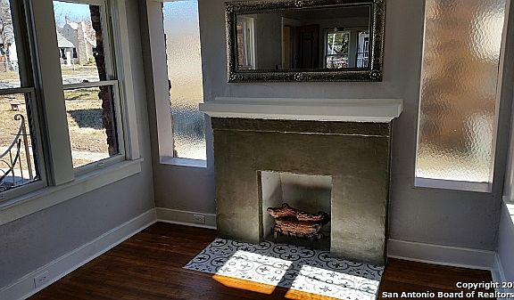 2nd image of 1322 Hicks Ave