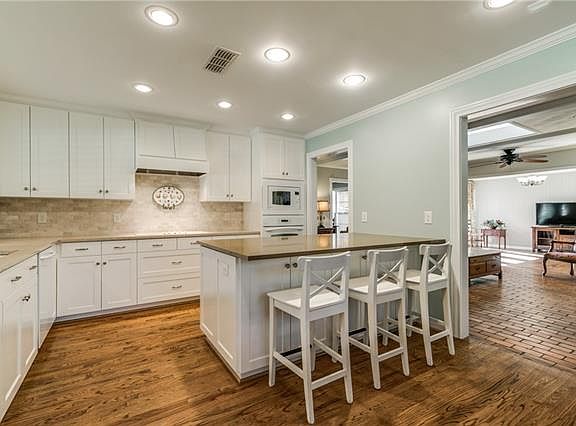 5th image of 805 Northlake Dr