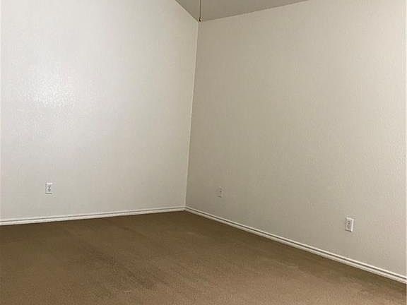 2nd image of 3209 Raven Dr