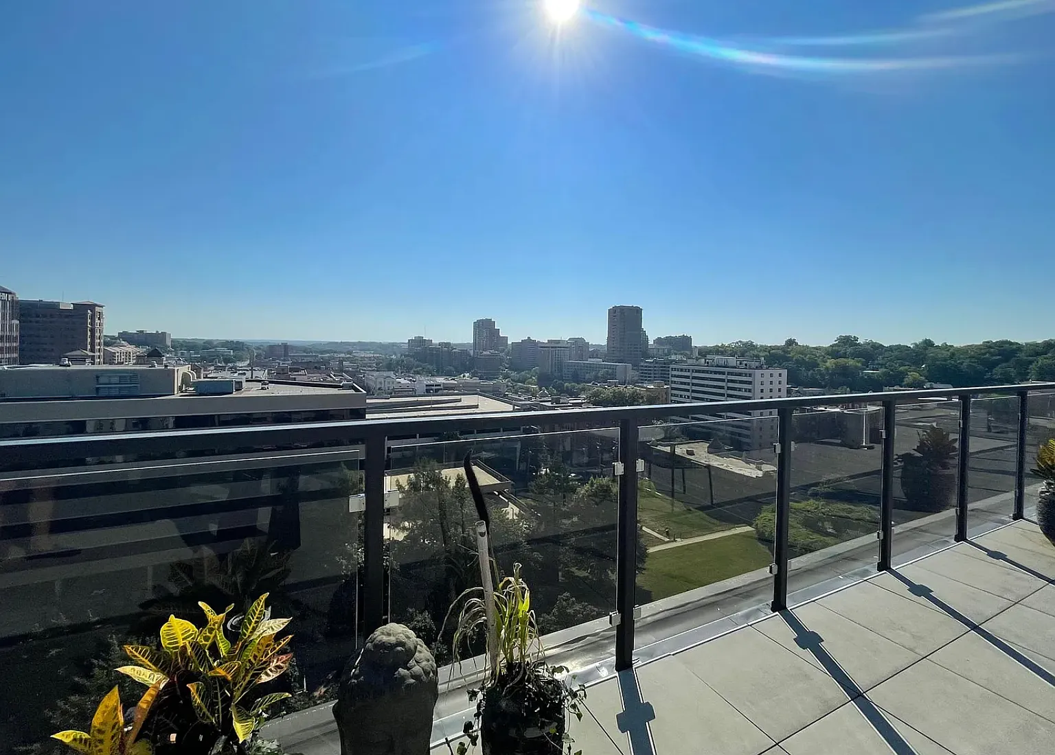 2 bed, 2.5 bath, 1921 sqft, $4,500 — Photo 3