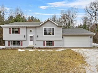 N6583 14th Ave, Almond, WI 54909