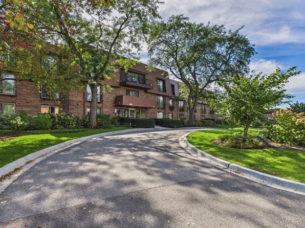 3900 Dundee Rd APT 305, Northbrook, IL 60062