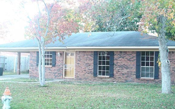 4th image of 302 Linda Cir