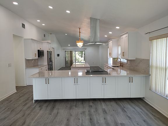 4th image of 25010 Hyde Park Blvd