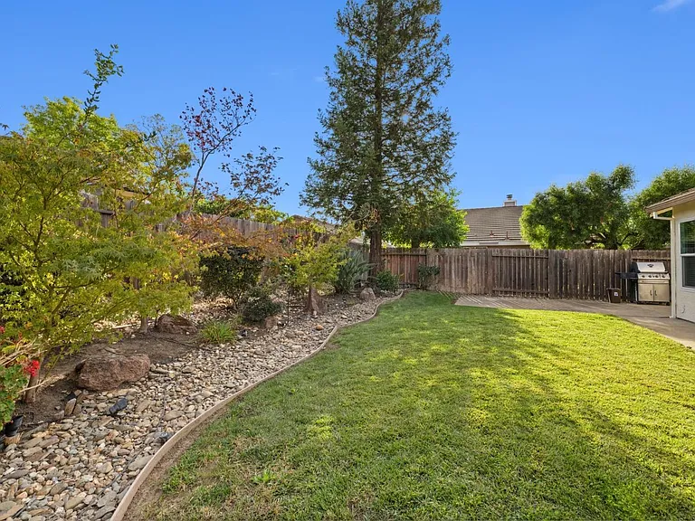 9170 Lakemont Dr — Photo 16
