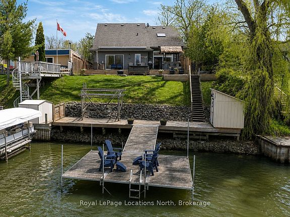 2nd image of 1094 River Rd W