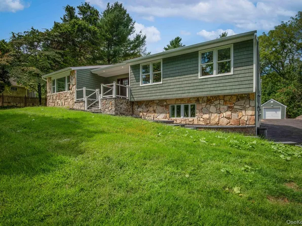 40 Lakeside Drive, Centerport, NY 11721
