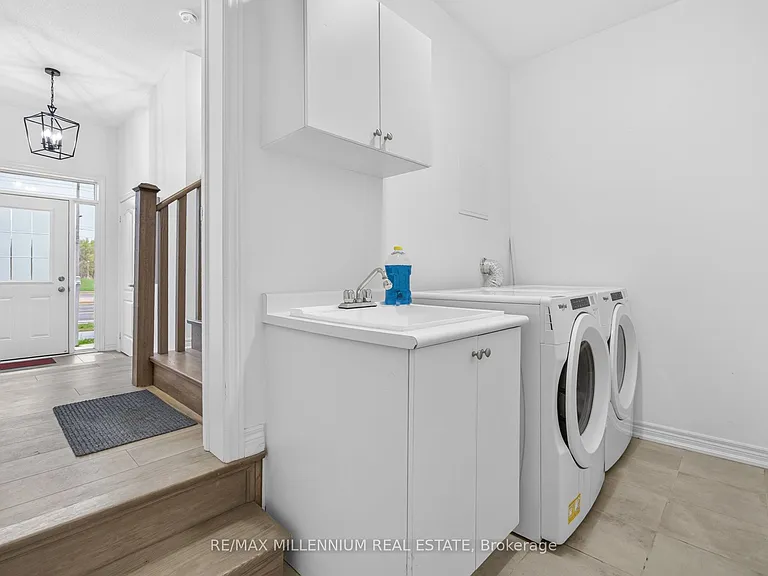 505 Dundas St E — Photo 10