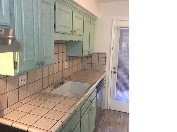 5th image of 1921 Courtyard Dr APT C
