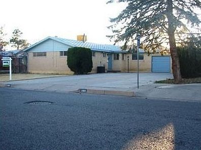 Street View, Large Parking Area