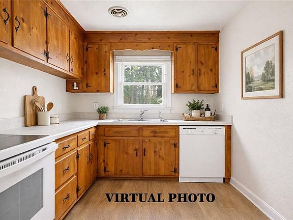 3rd image of 125 Woods Rd
