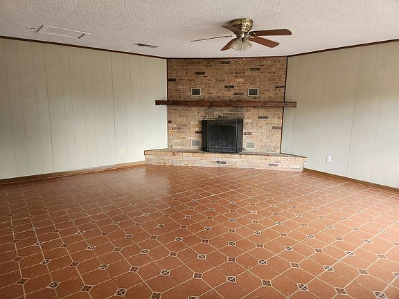 4th image of 703 S Foster St