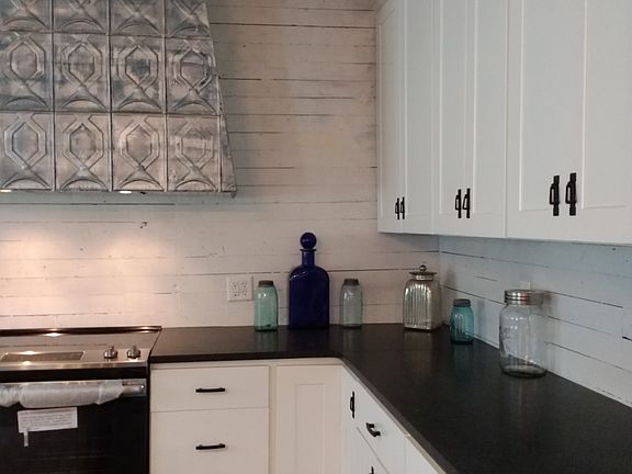 Solid maple constructed cabinetsBlackleathergranitecountertops