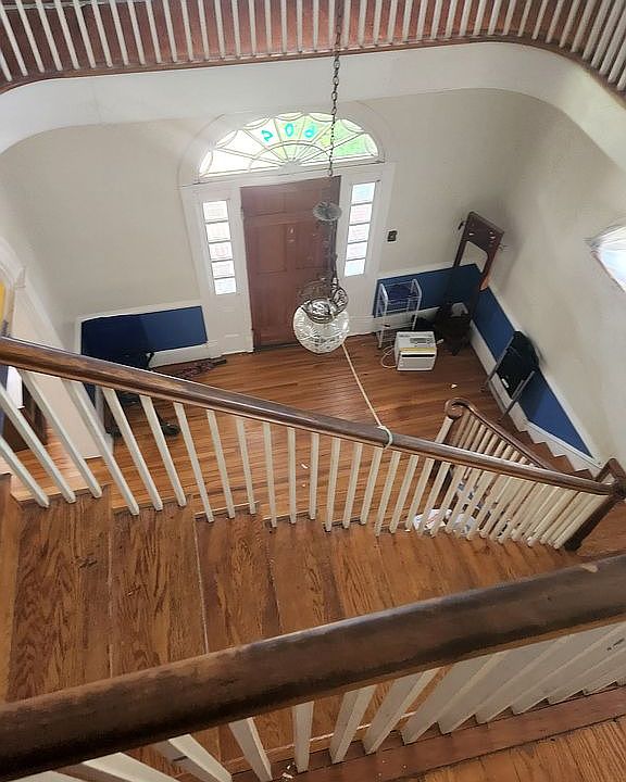7th image of 604 Windsor Ave