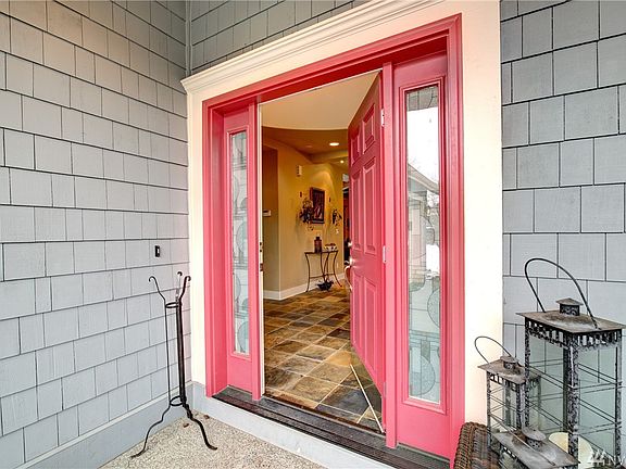 2nd image of 829 235th Ave NE