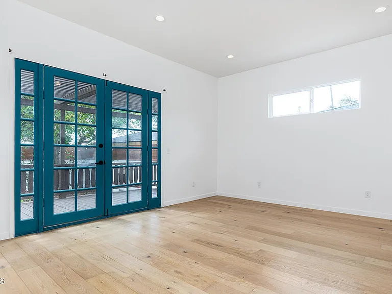 180 W Harriet St — Photo 13