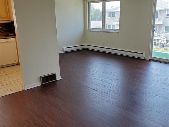 2nd image of 100 Churchcroft Ln APT 4