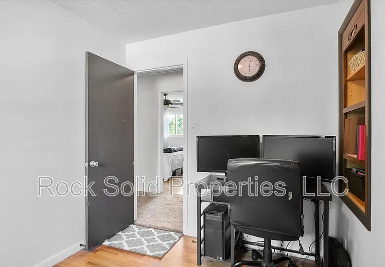 1039 Melton St — Photo 20