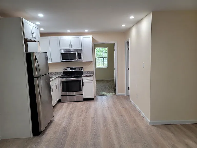 321 14th Ave S #3 — Photo 8