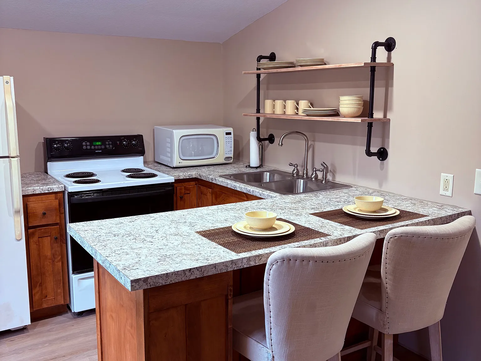 2 bed, 1216 sqft, $1,150 — Photo 2
