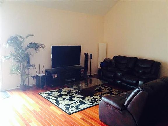 4th image of 572 Sanderling Ct #572