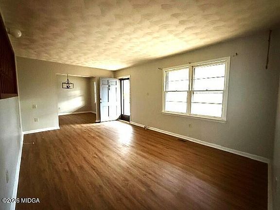 2nd image of 207 Walnut Ridge Dr