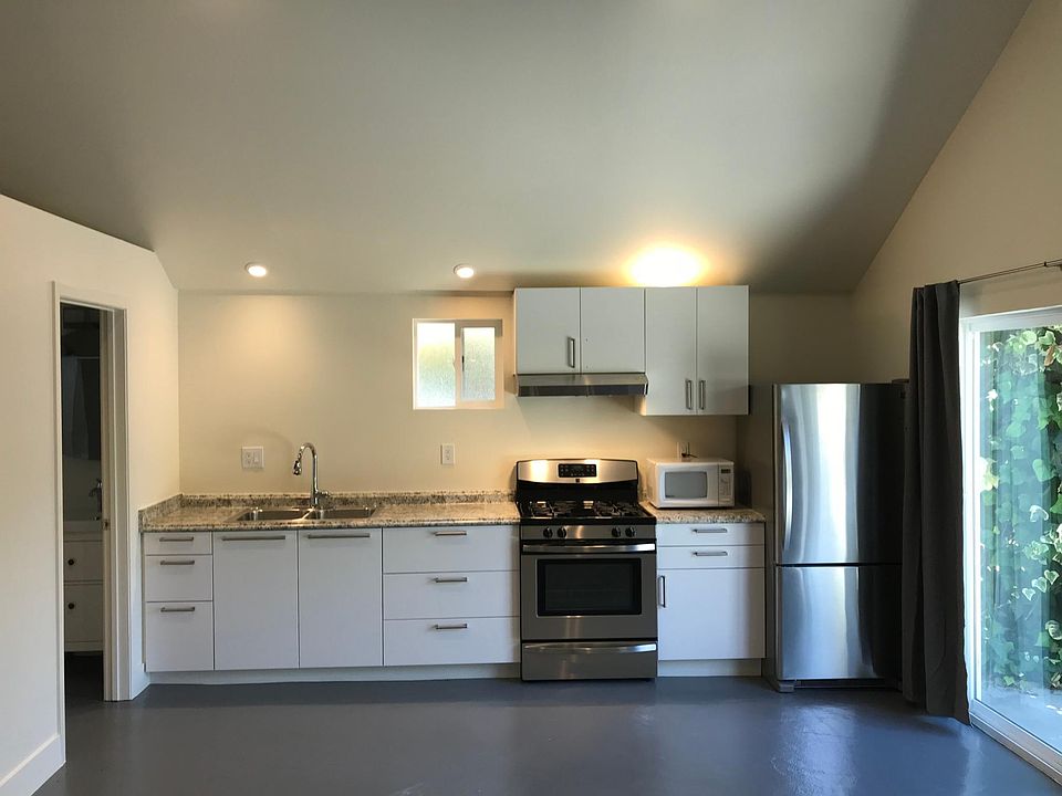 2nd image of 1152 Beaver St