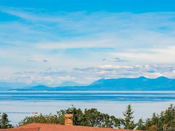 3588 Oakridge Dr, Nanaimo, BC V9T 1M4