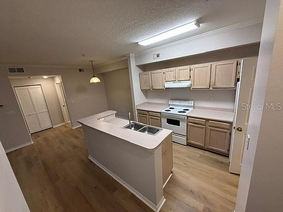 3rd image of 5608 Pinnacle Heights Cir APT 307