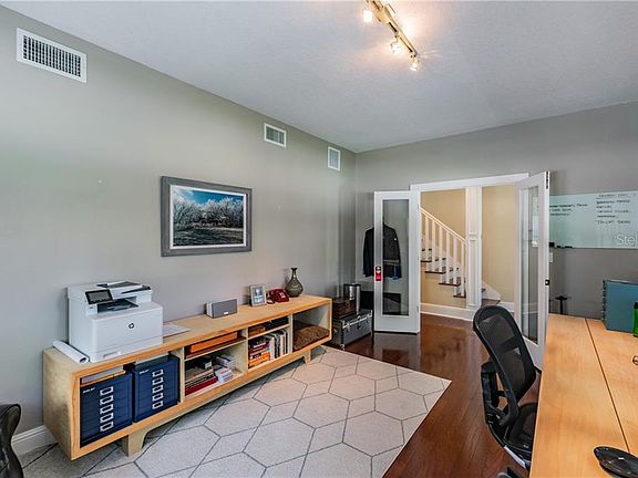 5th image of 1033 Crescent Lake Dr