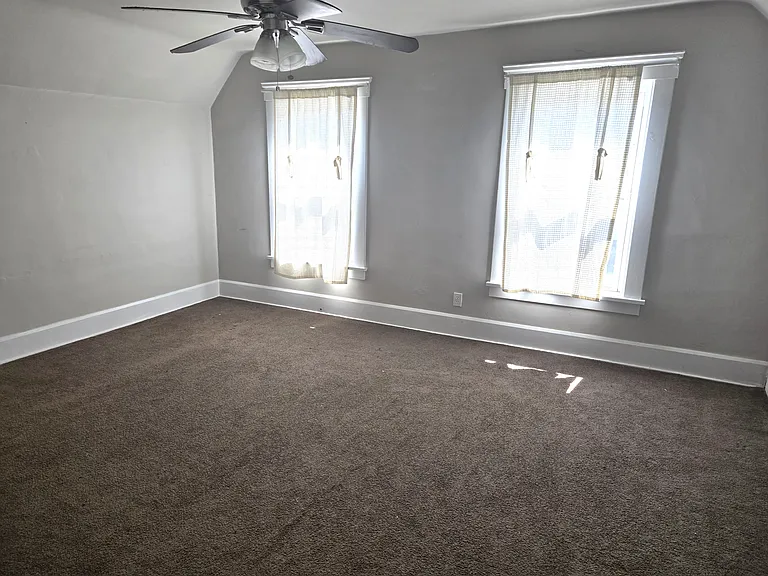 10701 Vernon Ave — Photo 5
