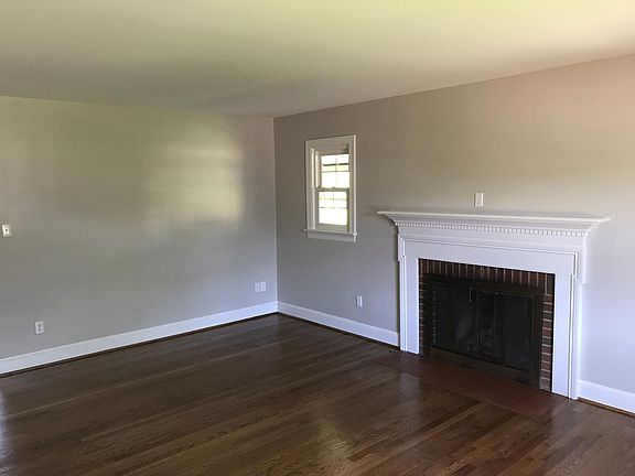3rd image of 102 Gibson St