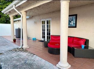 19400 NW 62nd Pl, Hialeah, FL 33015