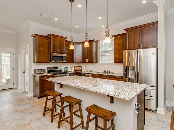 5th image of 15218 Murano Ave