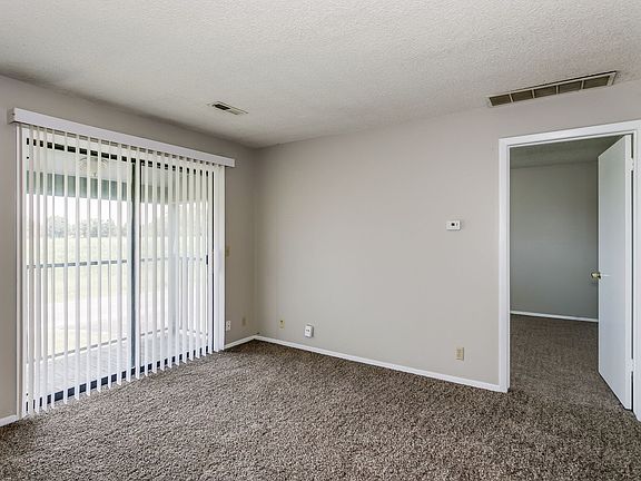 4th image of 525 W 37th St N APT 203