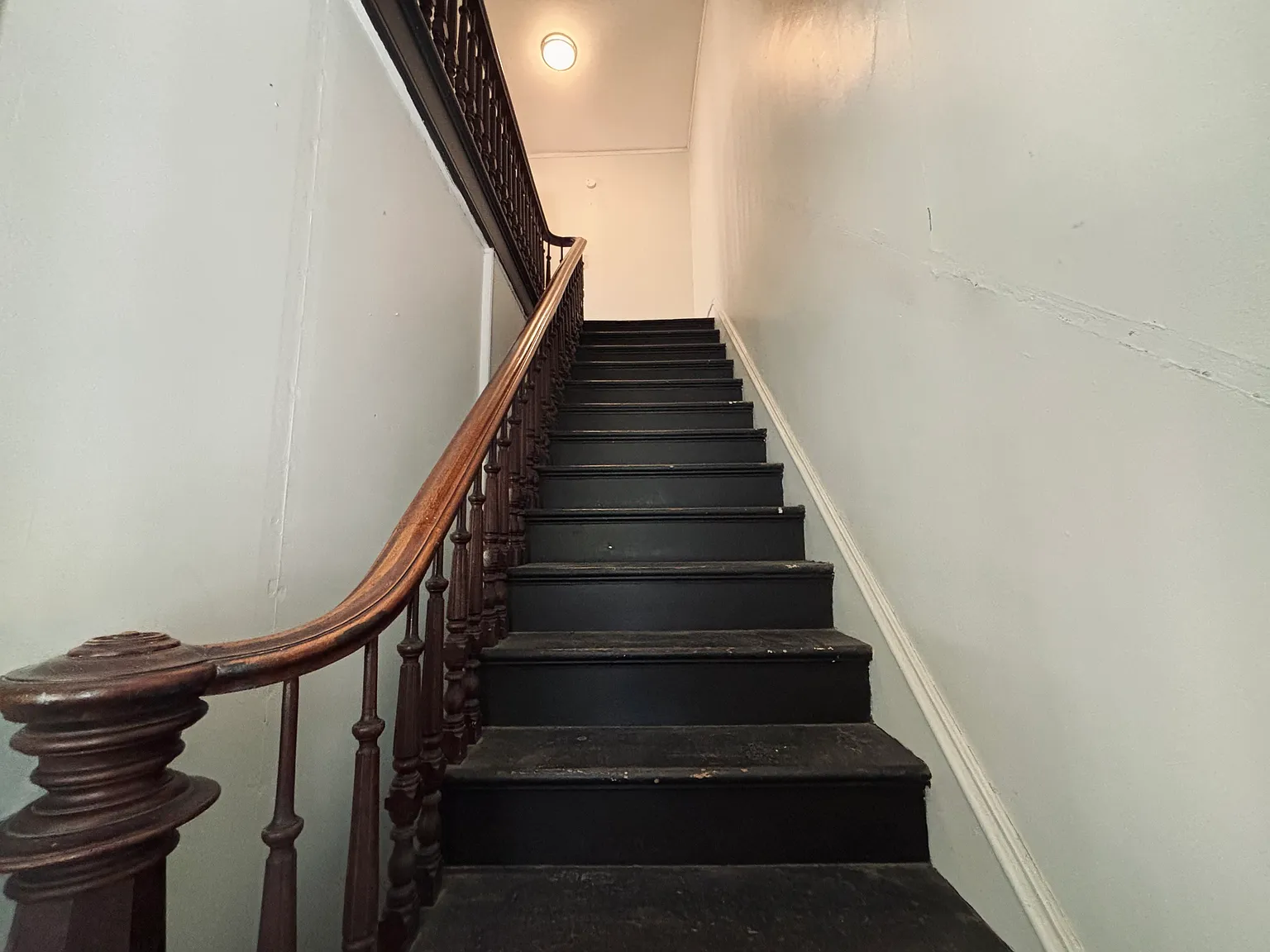 3 bed, 1200 sqft, $2,200 — Photo 3