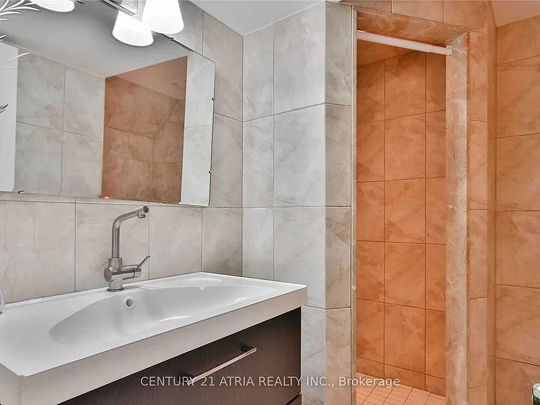 243 Harrygan Cres — Photo 15