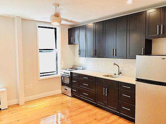 1st image of 121 Jefferson Ave #28
