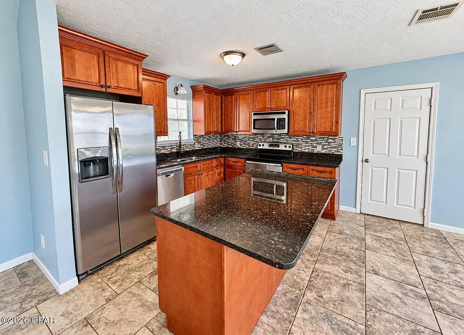 3 bed, 4.0 bath, 1982 sqft, $1,900 — Photo 4