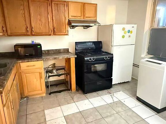 4th image of 3540 S Damen Ave