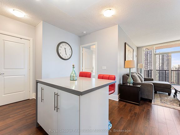 5th image of 330 Burnhamthorpe Rd W #2604