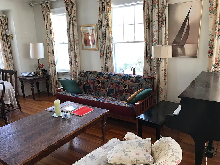 39 Varick Rd — Photo 10
