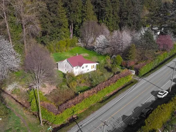 7908 Willard St, Burnaby, BC V3N 2W7