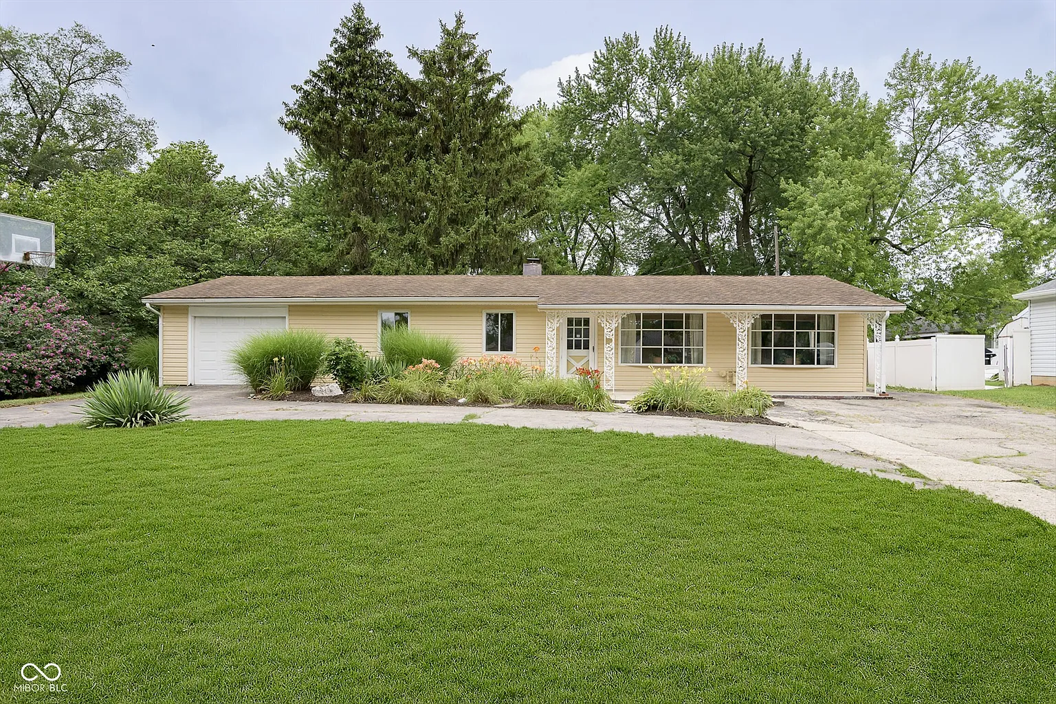 3516 Mayflower Dr photo 1