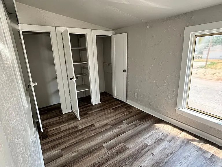 216 S Moore Ave — Photo 13