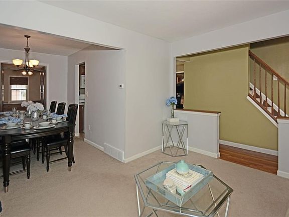 5th image of 302 Bettie Ln
