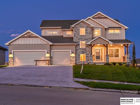 2nd image of 10512 Winward Ave